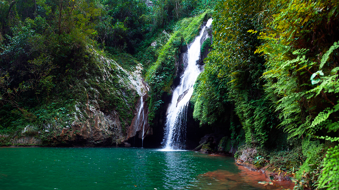 One of the many waterfalls you can see in Topes de Collates