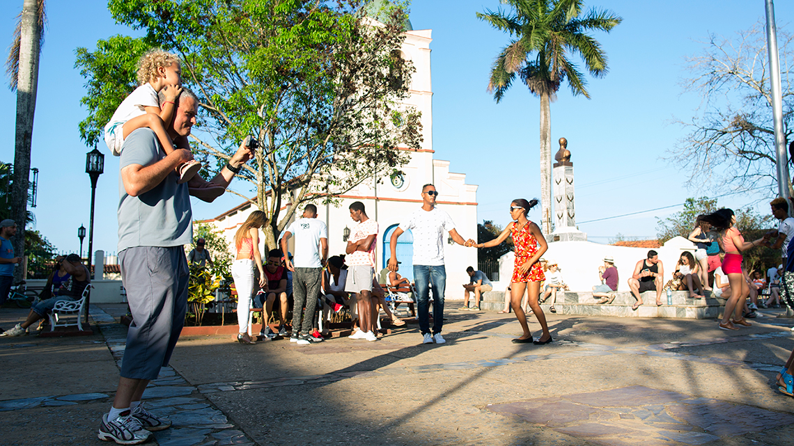 Vinales main square is always full of music, a place where locals and tourist mingle