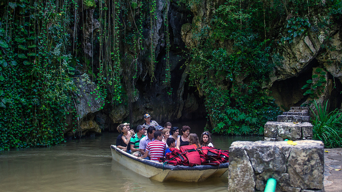 Boat with tourist leaving La Cueva del Indio